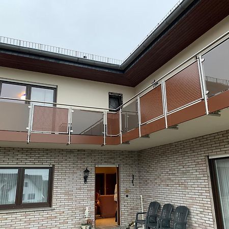 Ferienwohnungjahrsfeld Strassenhaus エクステリア 写真