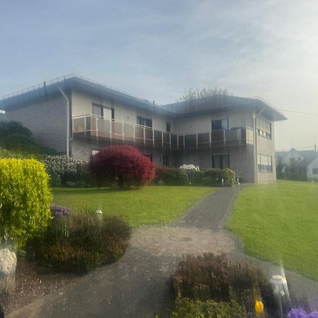 Ferienwohnungjahrsfeld Strassenhaus エクステリア 写真