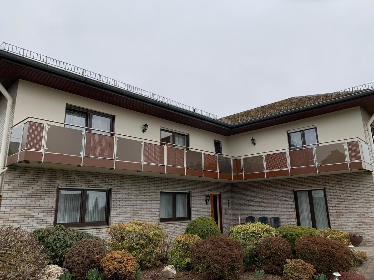 Ferienwohnungjahrsfeld Strassenhaus エクステリア 写真