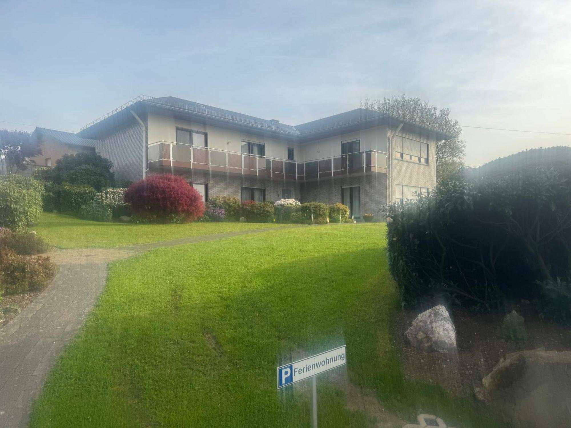 Ferienwohnungjahrsfeld Strassenhaus エクステリア 写真